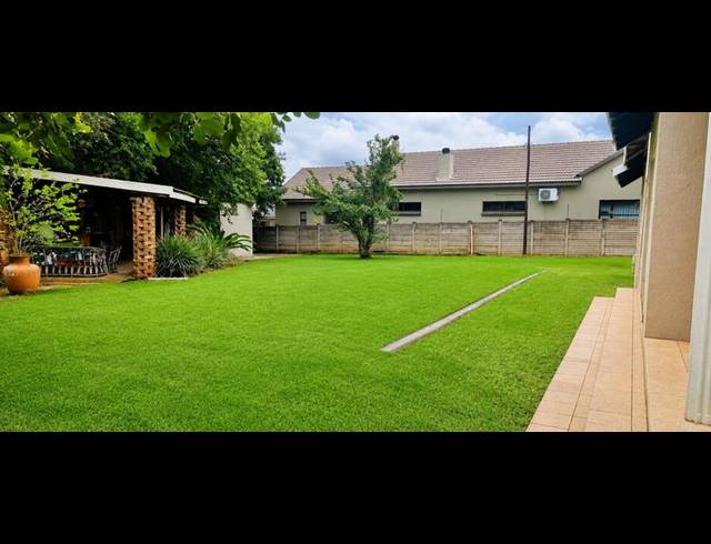 6 BEDROOM HOUSE FOR SALE IN ELDORAIGNE